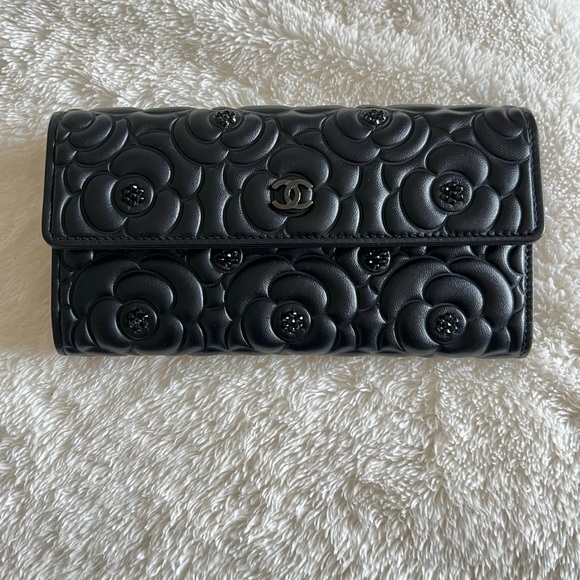 Chanel Wallet - Picture 1 of 8